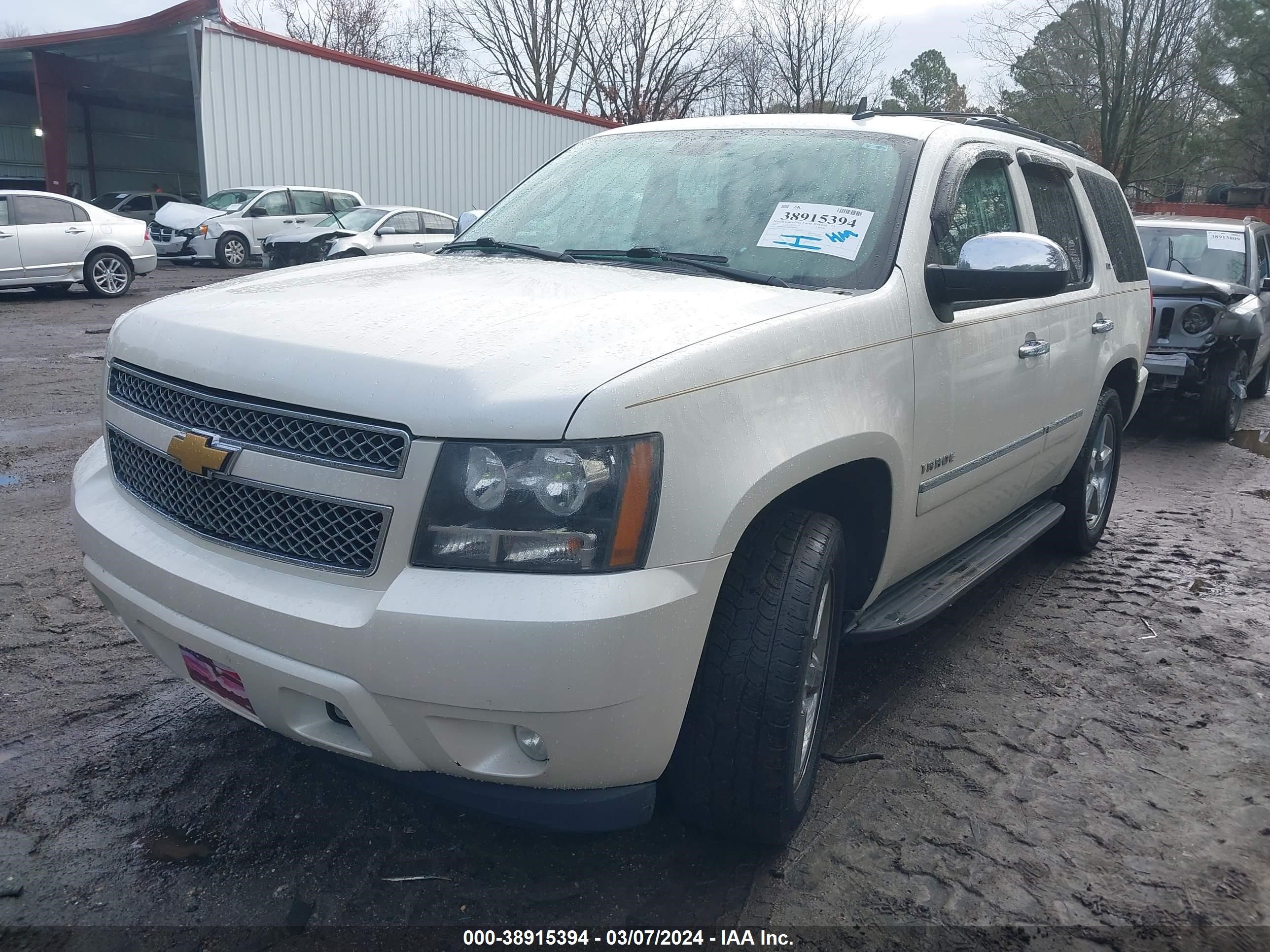 Photo 1 VIN: 1GNSKCE01BR117153 - CHEVROLET TAHOE 