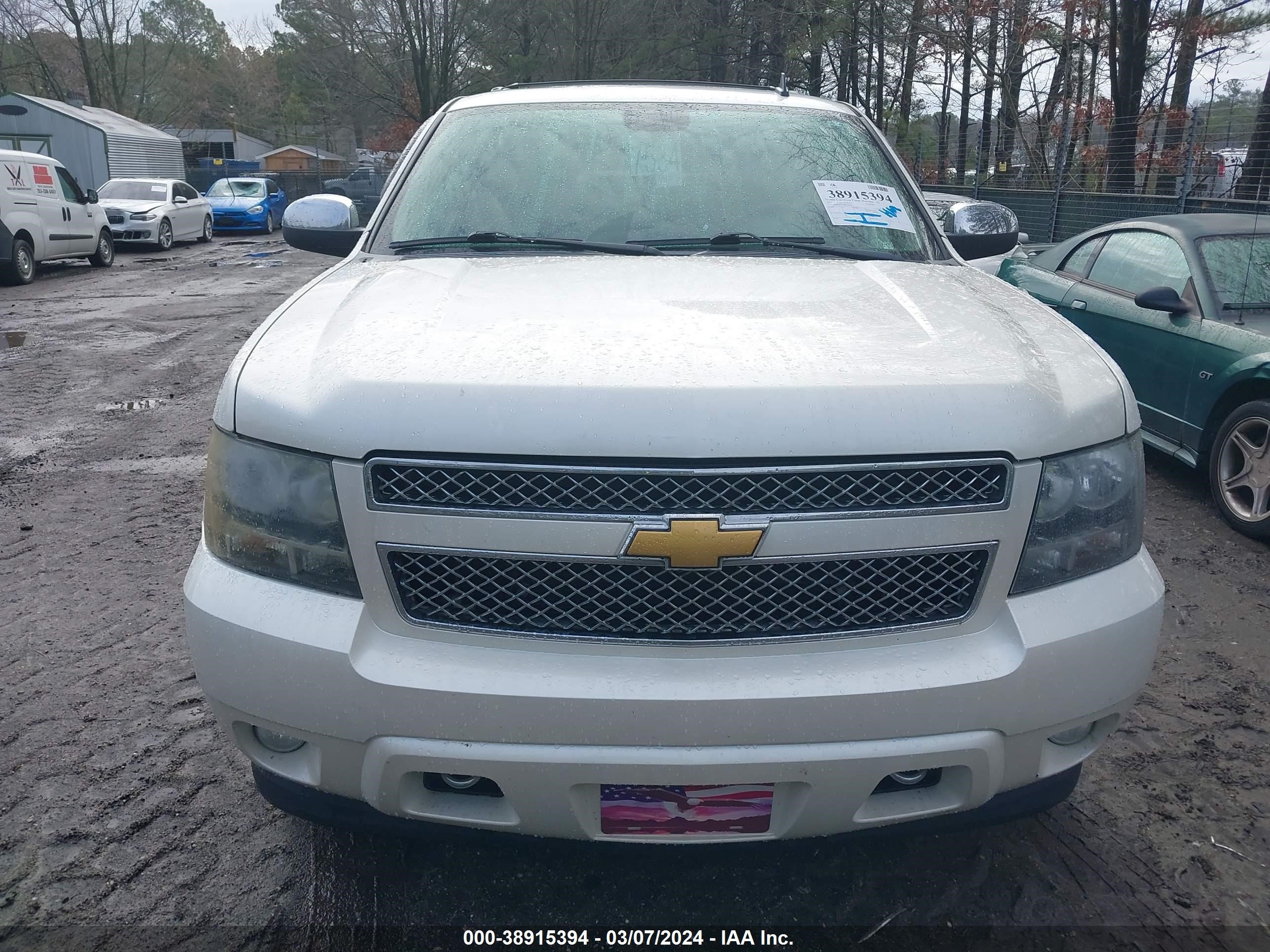 Photo 11 VIN: 1GNSKCE01BR117153 - CHEVROLET TAHOE 