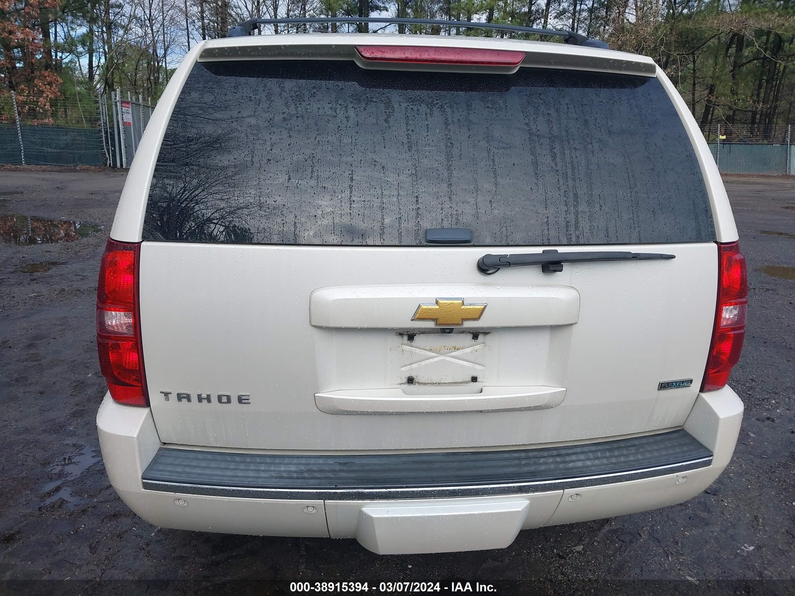 Photo 15 VIN: 1GNSKCE01BR117153 - CHEVROLET TAHOE 