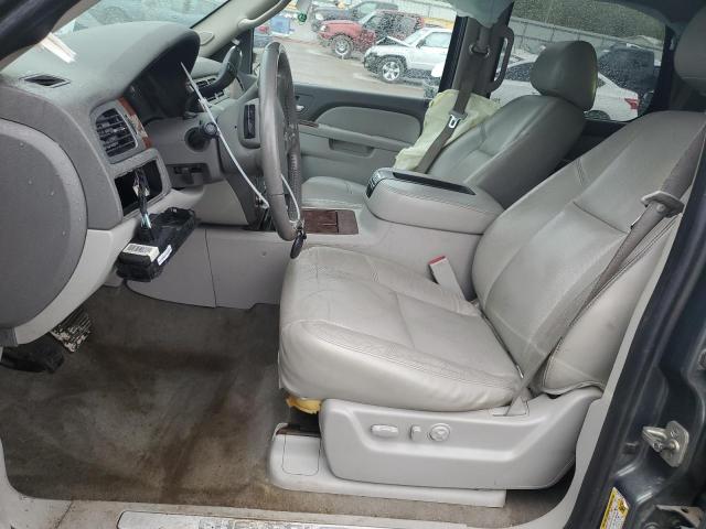 Photo 6 VIN: 1GNSKCE02BR185820 - CHEVROLET TAHOE 