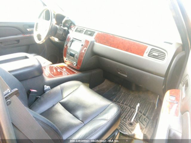 Photo 4 VIN: 1GNSKCE02BR251492 - CHEVROLET TAHOE 