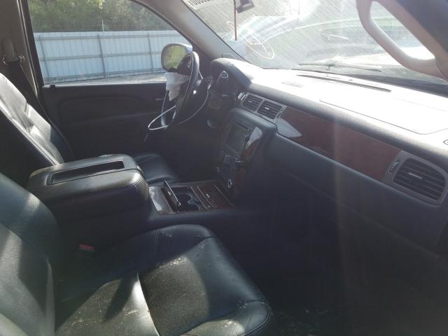 Photo 4 VIN: 1GNSKCE02BR398962 - CHEVROLET TAHOE K150 