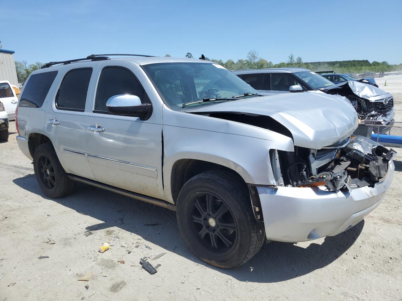 Photo 3 VIN: 1GNSKCE02CR151765 - CHEVROLET TAHOE 