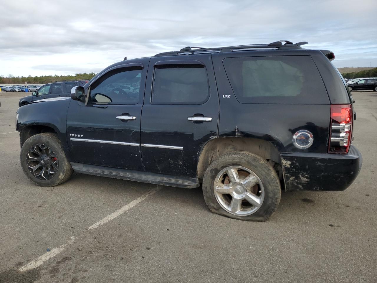 Photo 1 VIN: 1GNSKCE02CR202598 - CHEVROLET TAHOE 