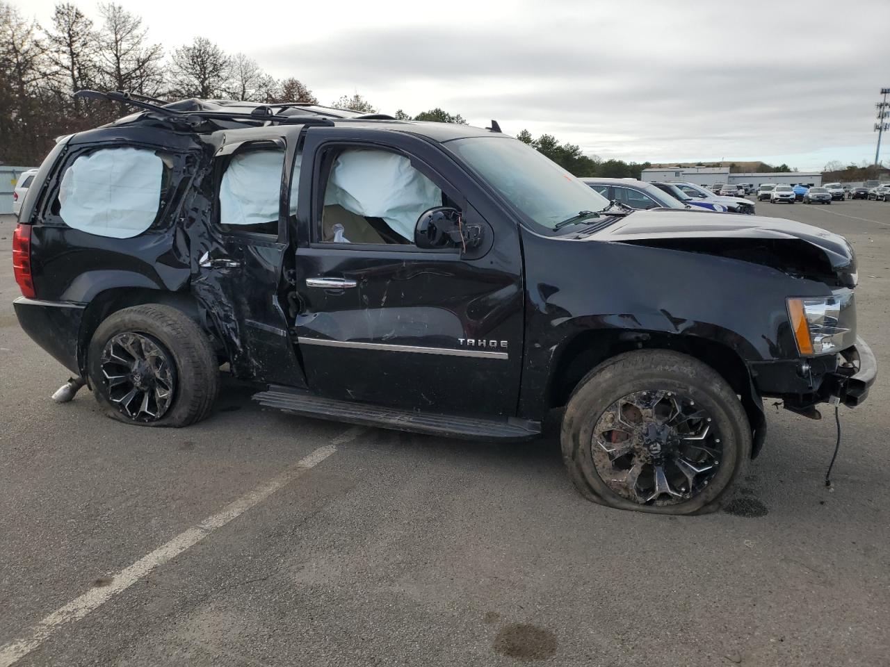 Photo 3 VIN: 1GNSKCE02CR202598 - CHEVROLET TAHOE 