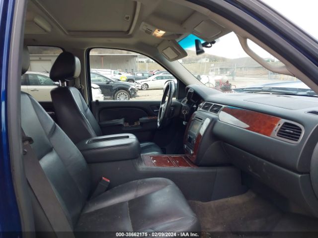 Photo 4 VIN: 1GNSKCE02CR288205 - CHEVROLET TAHOE 