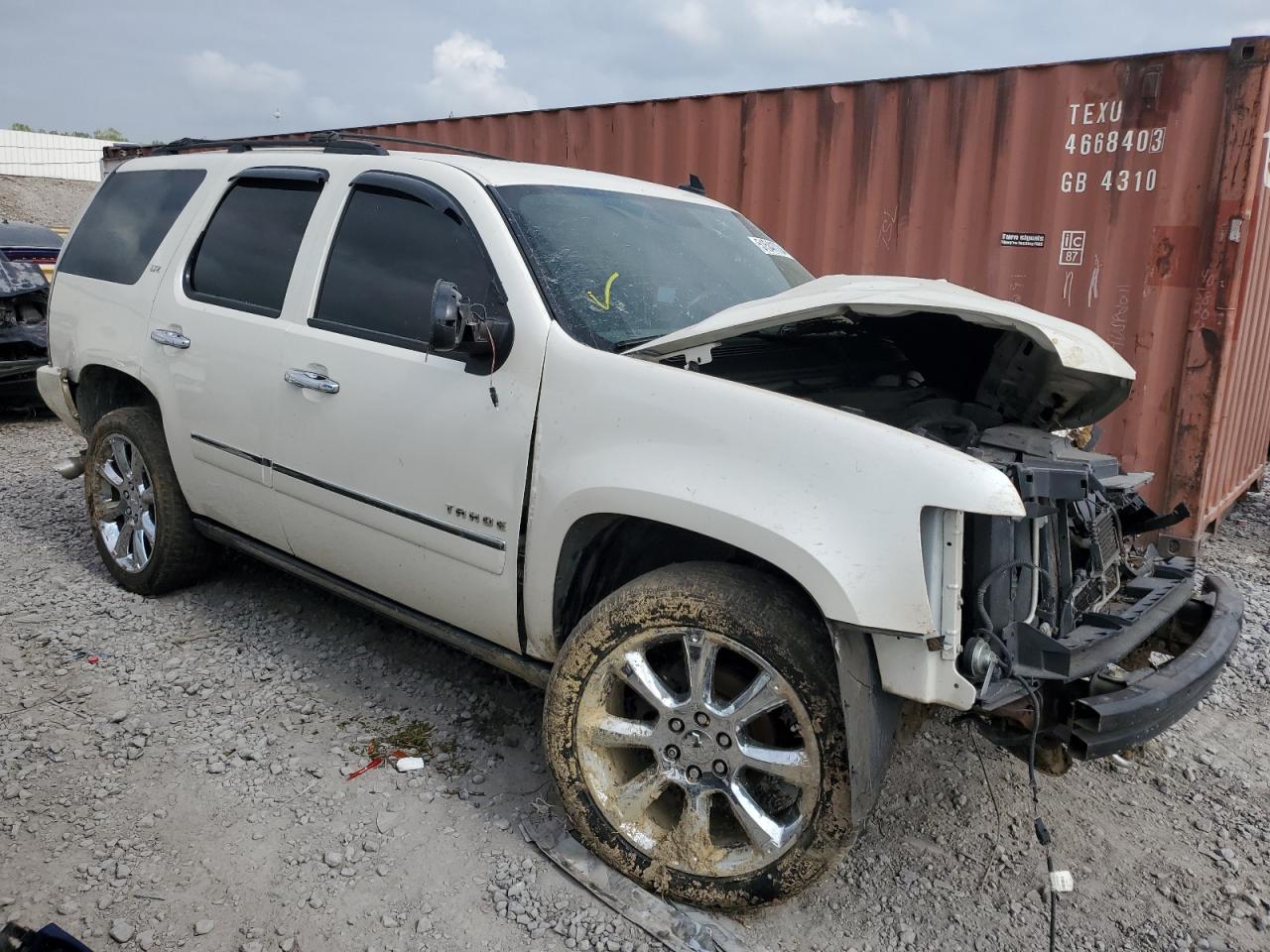 Photo 3 VIN: 1GNSKCE03DR234381 - CHEVROLET TAHOE 