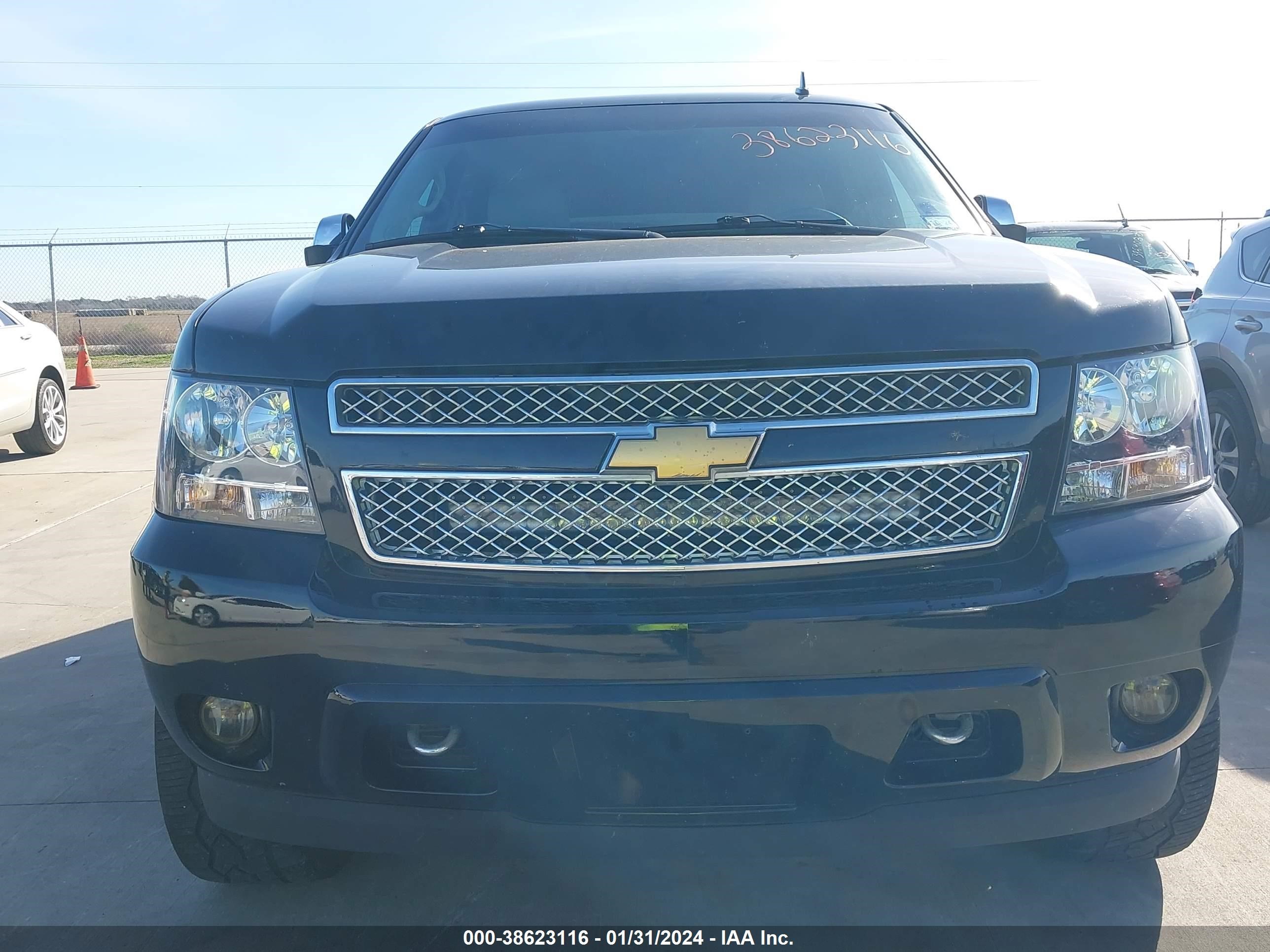 Photo 11 VIN: 1GNSKCE04BR137655 - CHEVROLET TAHOE 