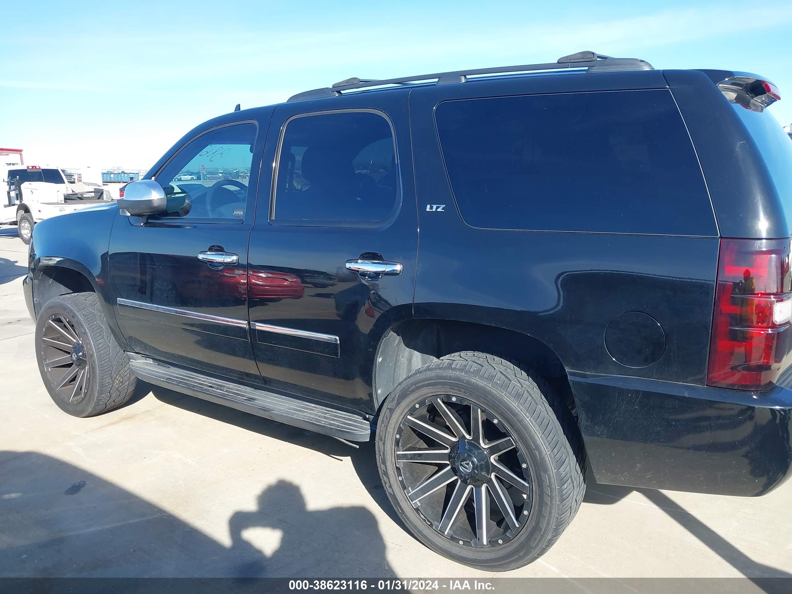 Photo 13 VIN: 1GNSKCE04BR137655 - CHEVROLET TAHOE 