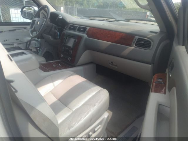 Photo 4 VIN: 1GNSKCE04BR213407 - CHEVROLET TAHOE 