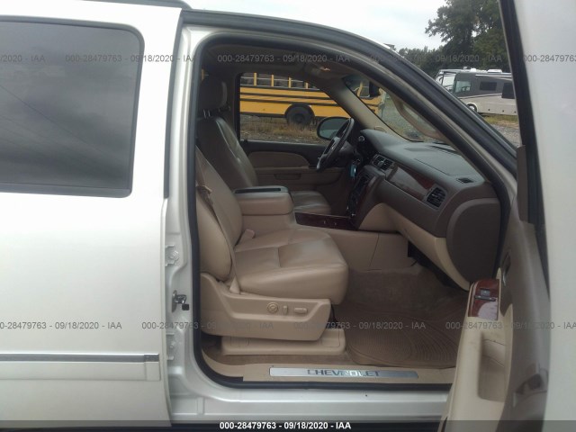 Photo 4 VIN: 1GNSKCE04BR288334 - CHEVROLET TAHOE 