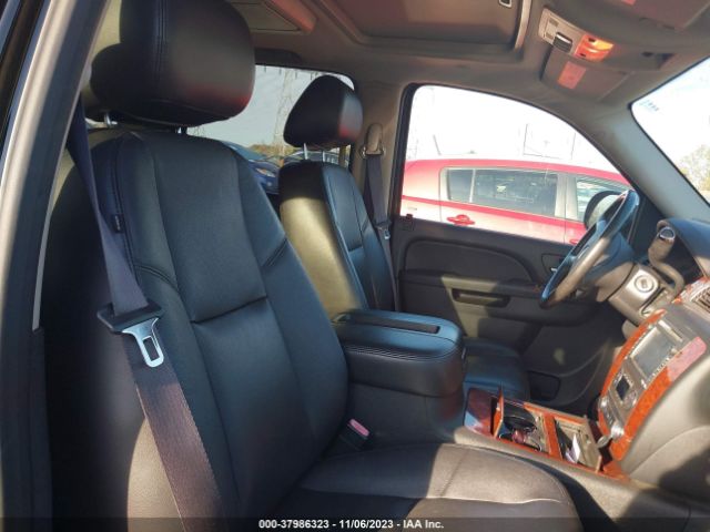 Photo 4 VIN: 1GNSKCE04CR328543 - CHEVROLET TAHOE 