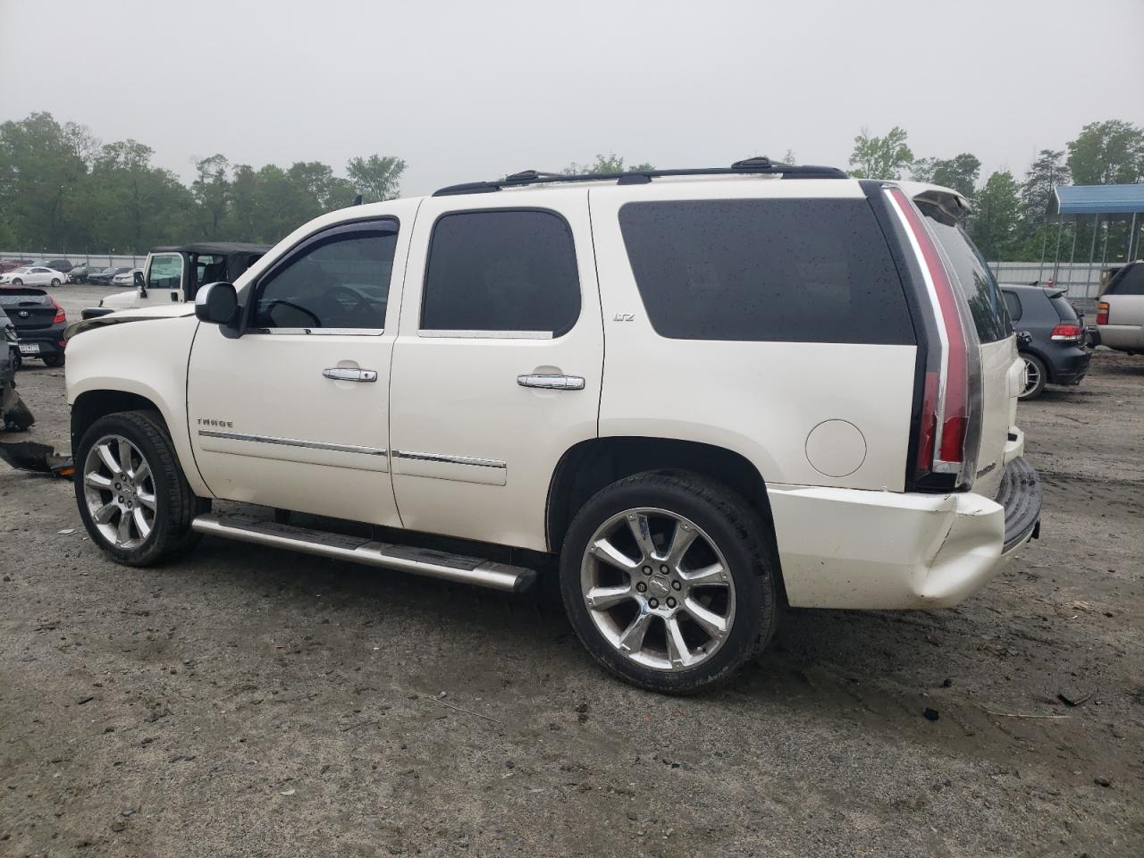 Photo 1 VIN: 1GNSKCE05DR252770 - CHEVROLET TAHOE 