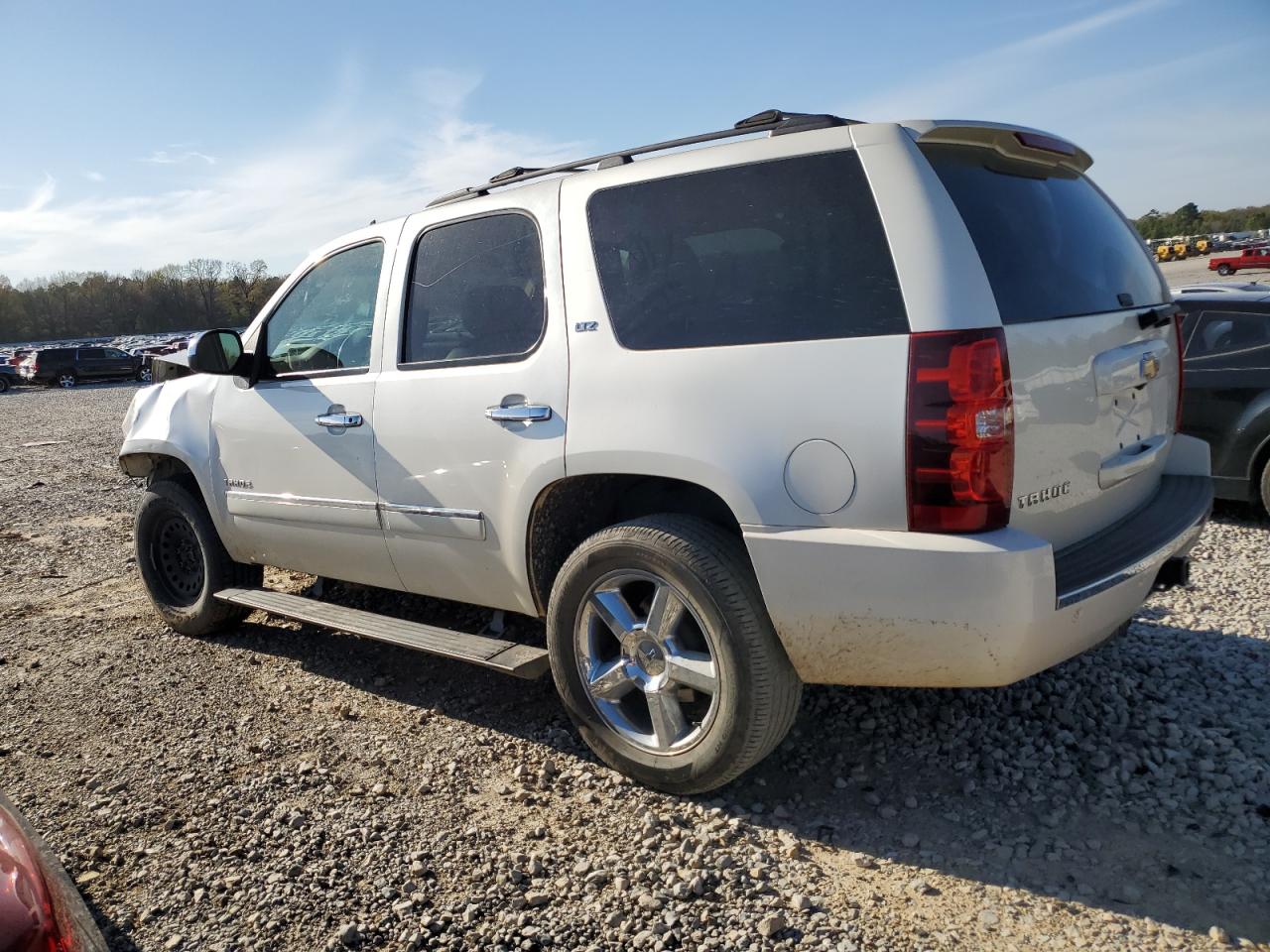 Photo 1 VIN: 1GNSKCE06BR274208 - CHEVROLET TAHOE 