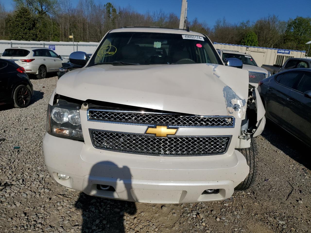 Photo 4 VIN: 1GNSKCE06BR274208 - CHEVROLET TAHOE 