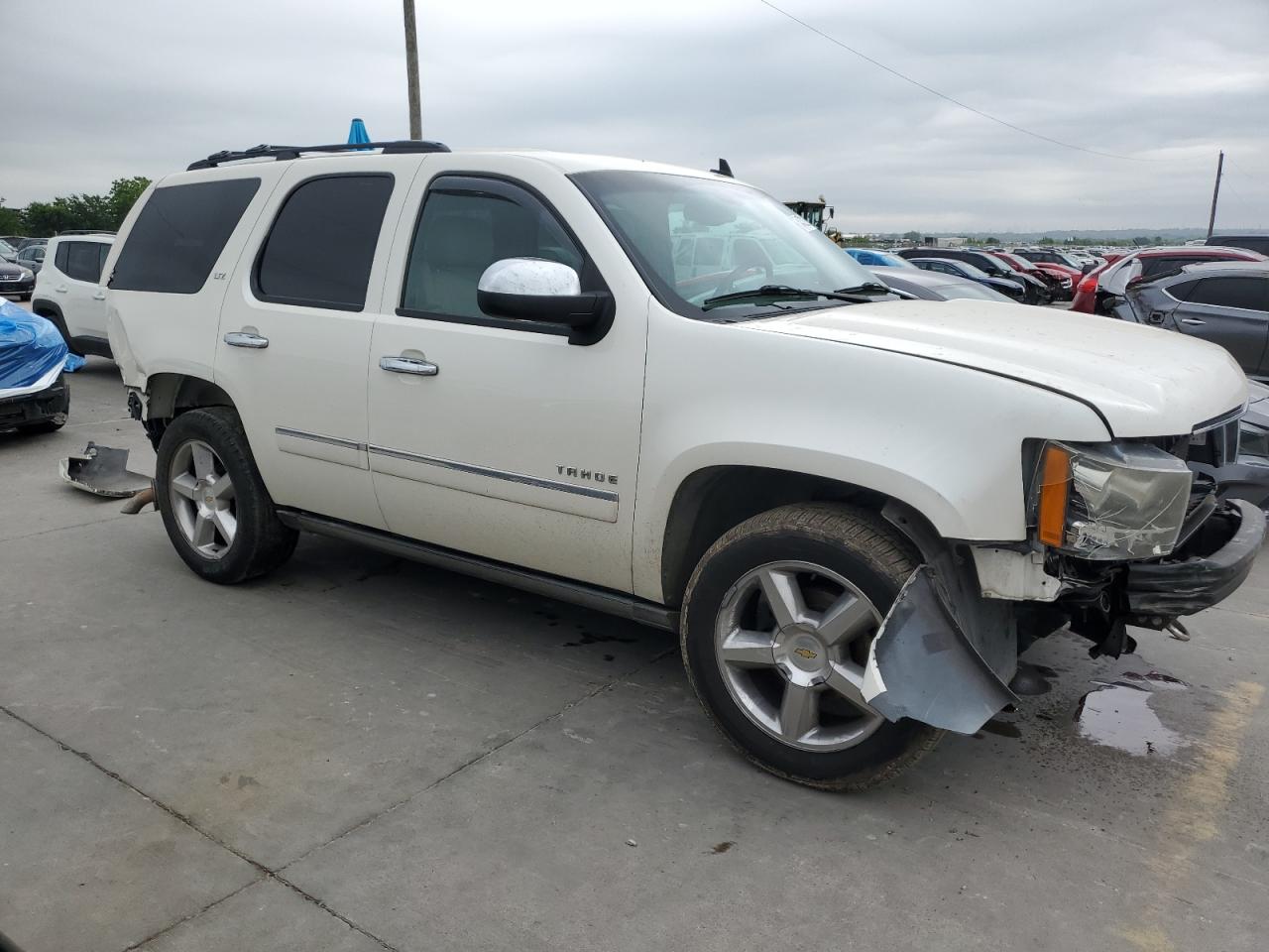 Photo 3 VIN: 1GNSKCE06ER169575 - CHEVROLET TAHOE 