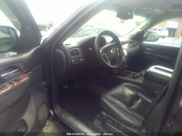 Photo 4 VIN: 1GNSKCE07BR100440 - CHEVROLET TAHOE 