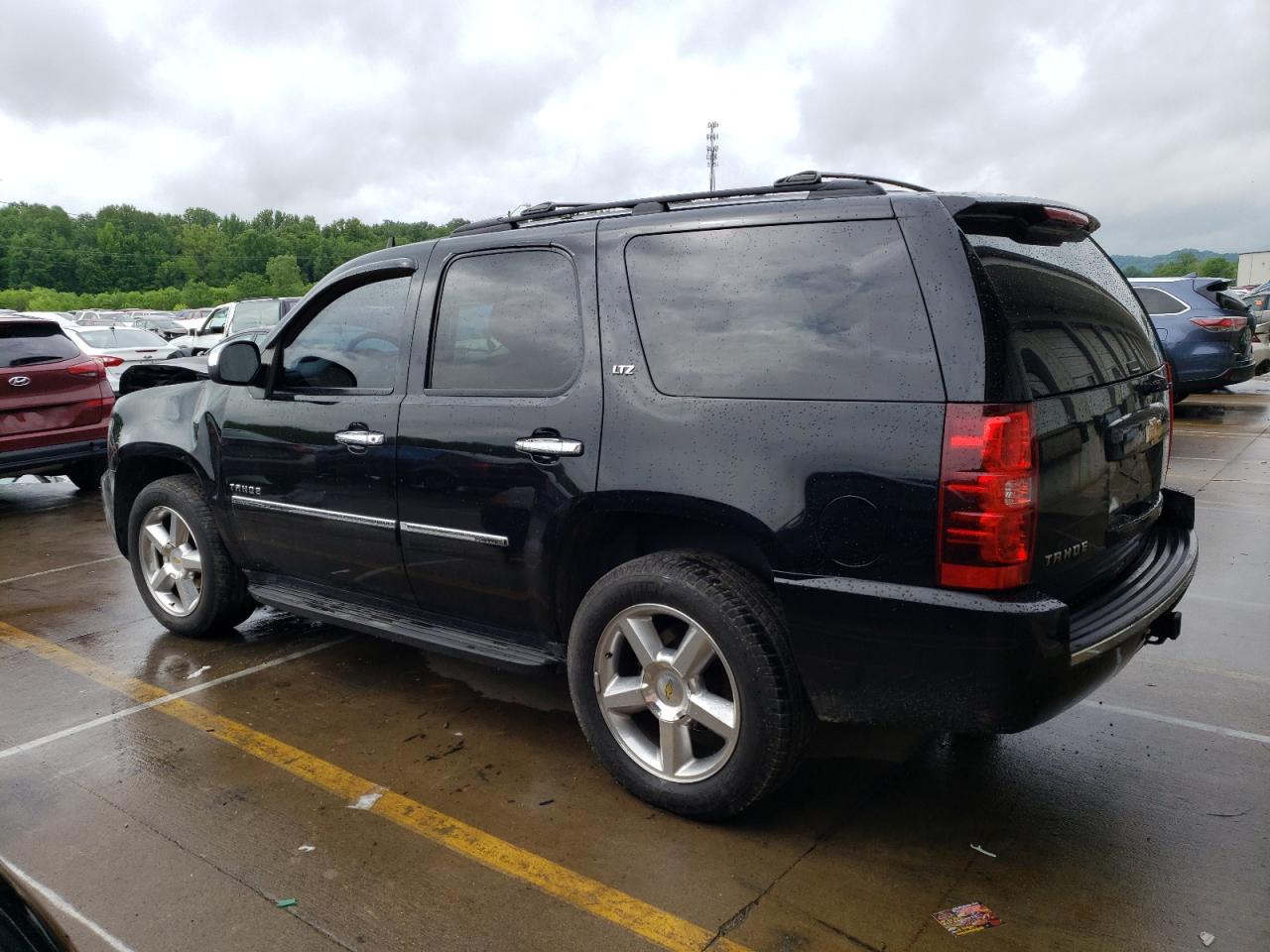 Photo 1 VIN: 1GNSKCE07DR184682 - CHEVROLET TAHOE 