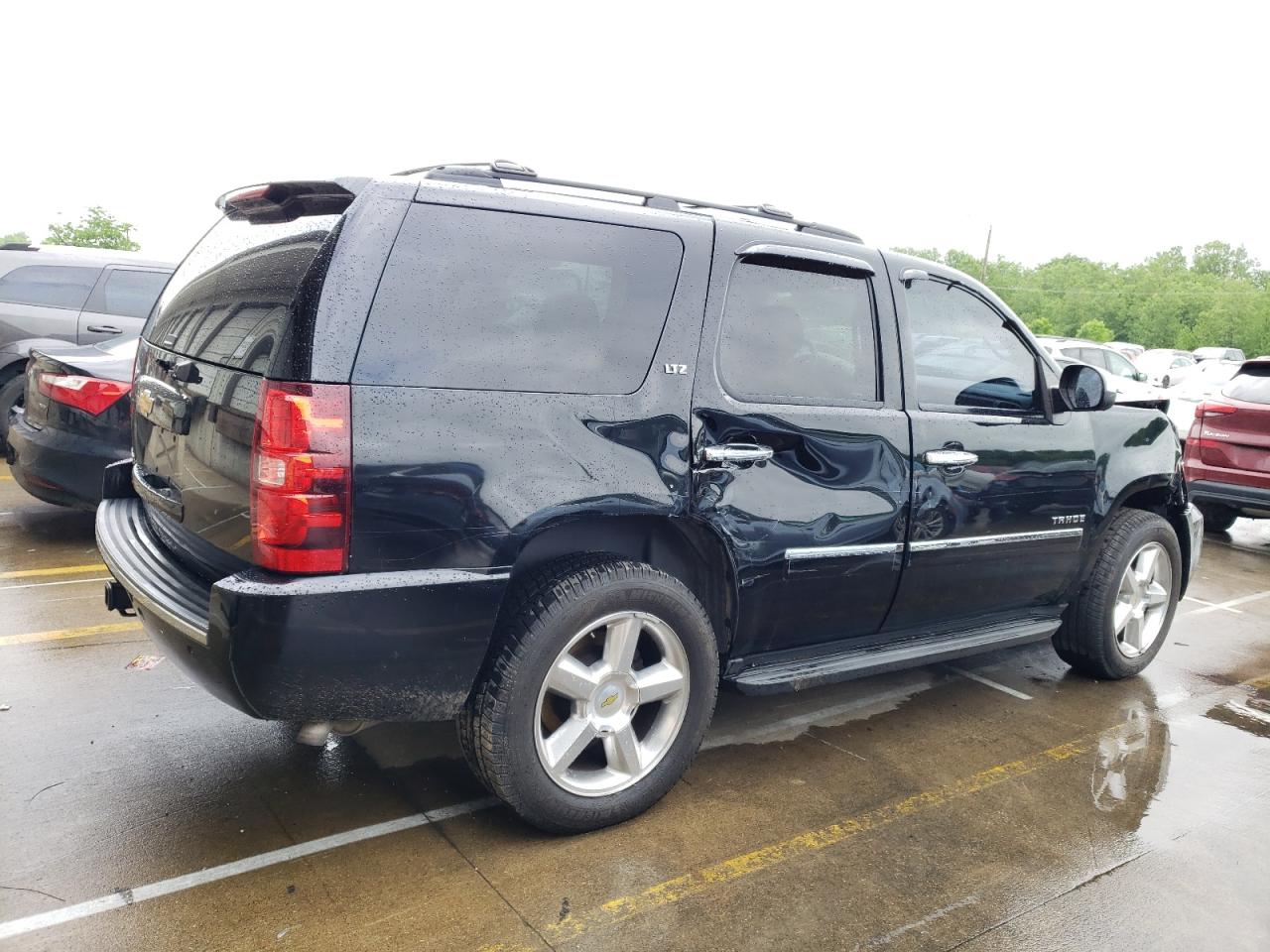 Photo 2 VIN: 1GNSKCE07DR184682 - CHEVROLET TAHOE 