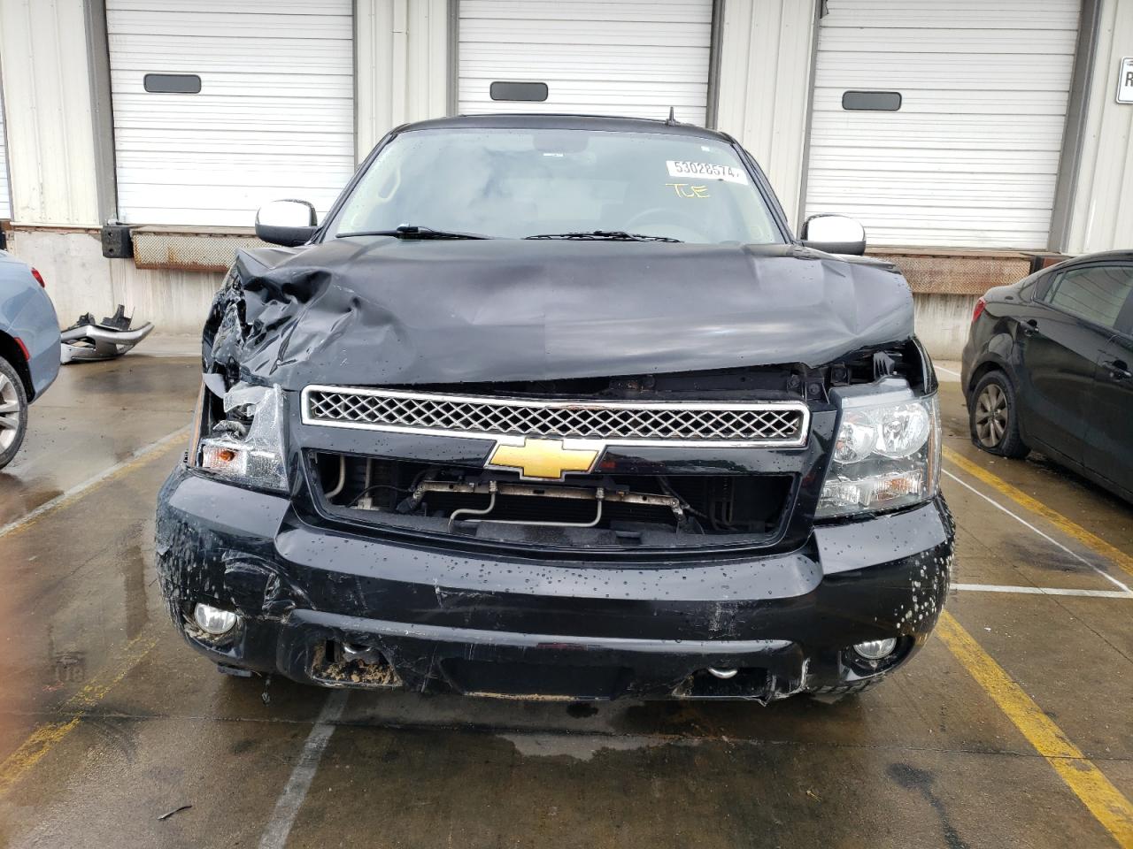 Photo 4 VIN: 1GNSKCE07DR184682 - CHEVROLET TAHOE 