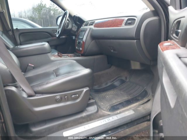 Photo 4 VIN: 1GNSKCE07DR255847 - CHEVROLET TAHOE 