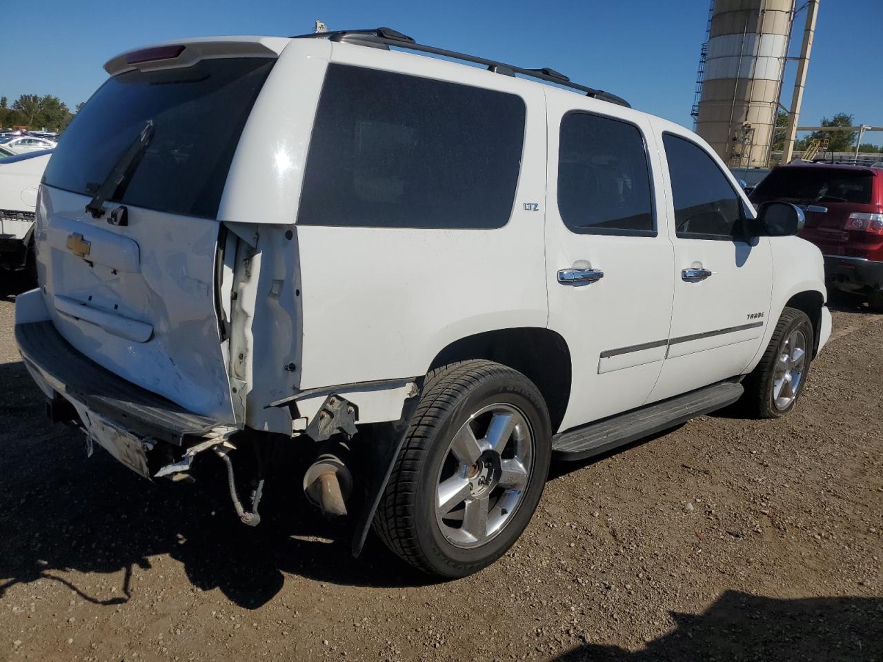 Photo 2 VIN: 1GNSKCE07DR278822 - CHEVROLET TAHOE 