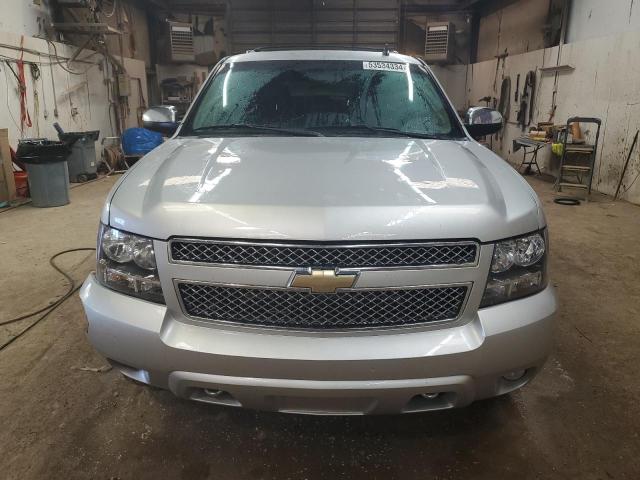 Photo 4 VIN: 1GNSKCE08BR273223 - CHEVROLET TAHOE 