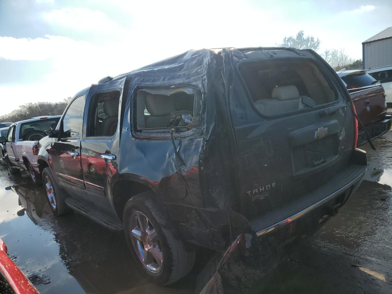 Photo 1 VIN: 1GNSKCE08DR370652 - CHEVROLET TAHOE 