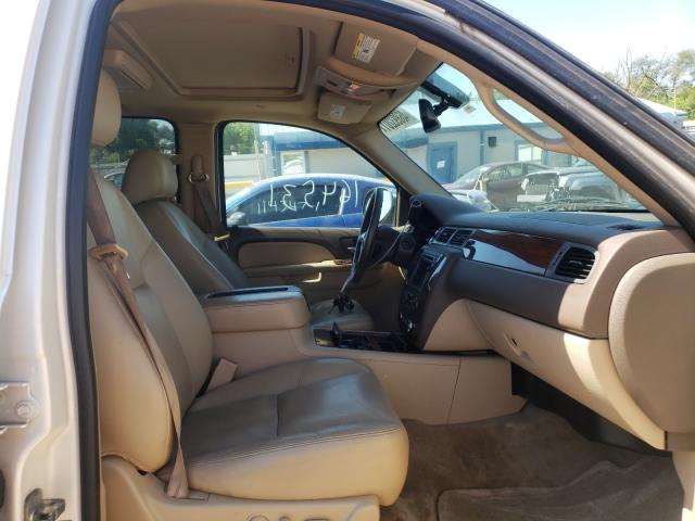 Photo 4 VIN: 1GNSKCE09BR188813 - CHEVROLET TAHOE K150 