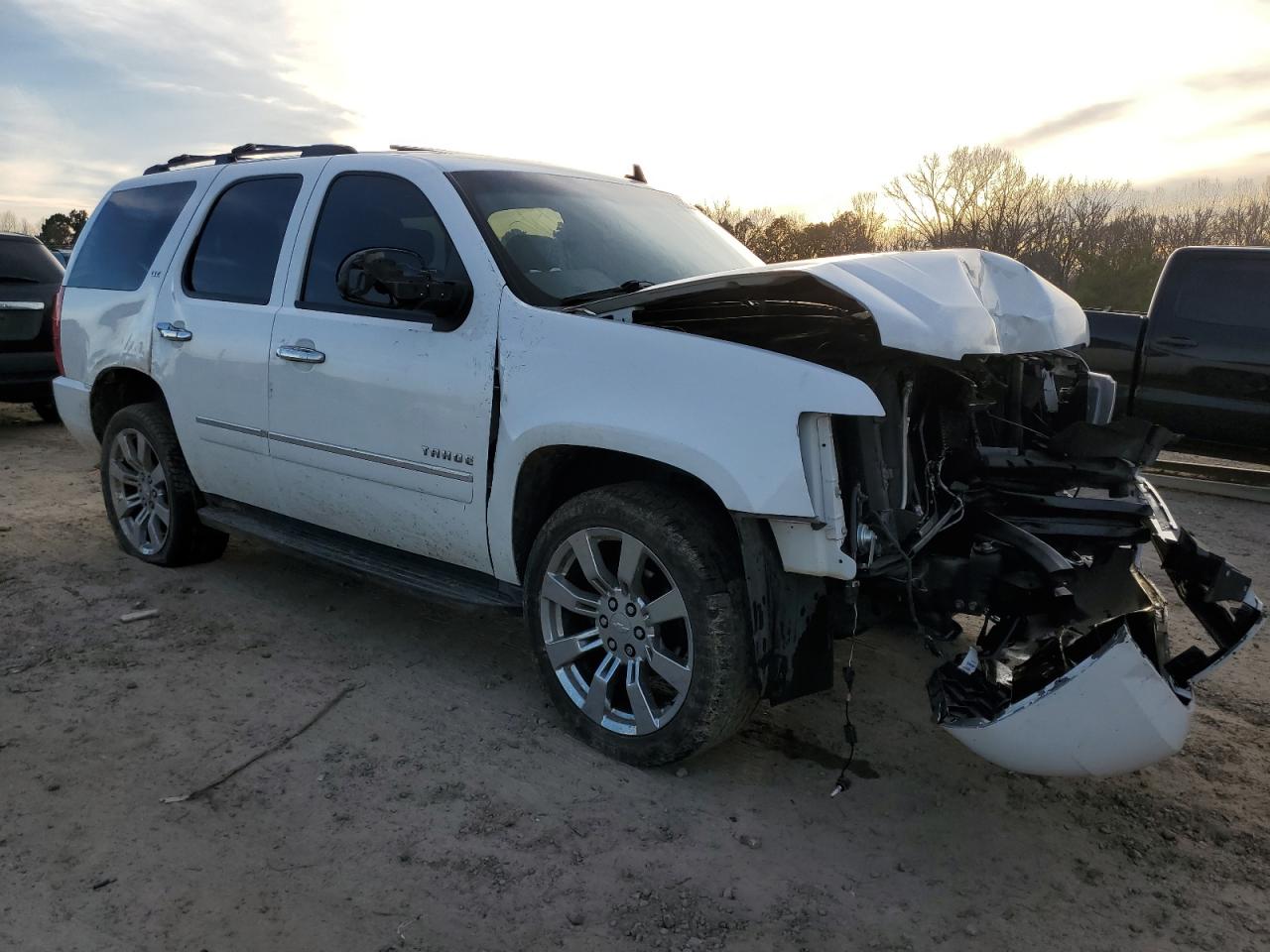 Photo 3 VIN: 1GNSKCE09CR222315 - CHEVROLET TAHOE 