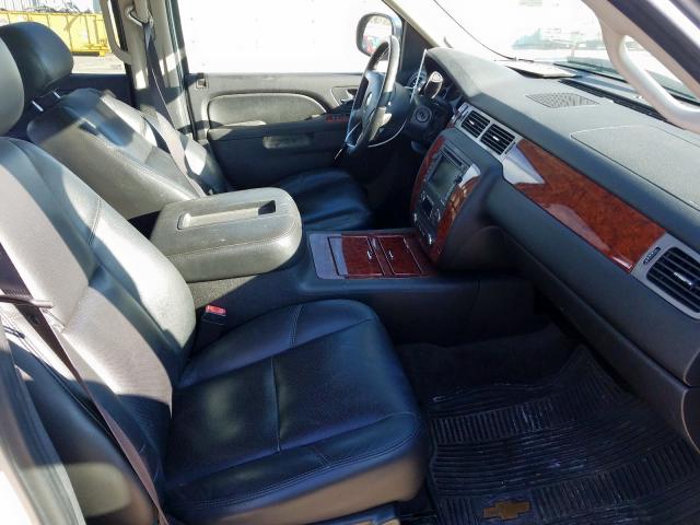 Photo 4 VIN: 1GNSKCE0XBR263938 - CHEVROLET TAHOE K150 