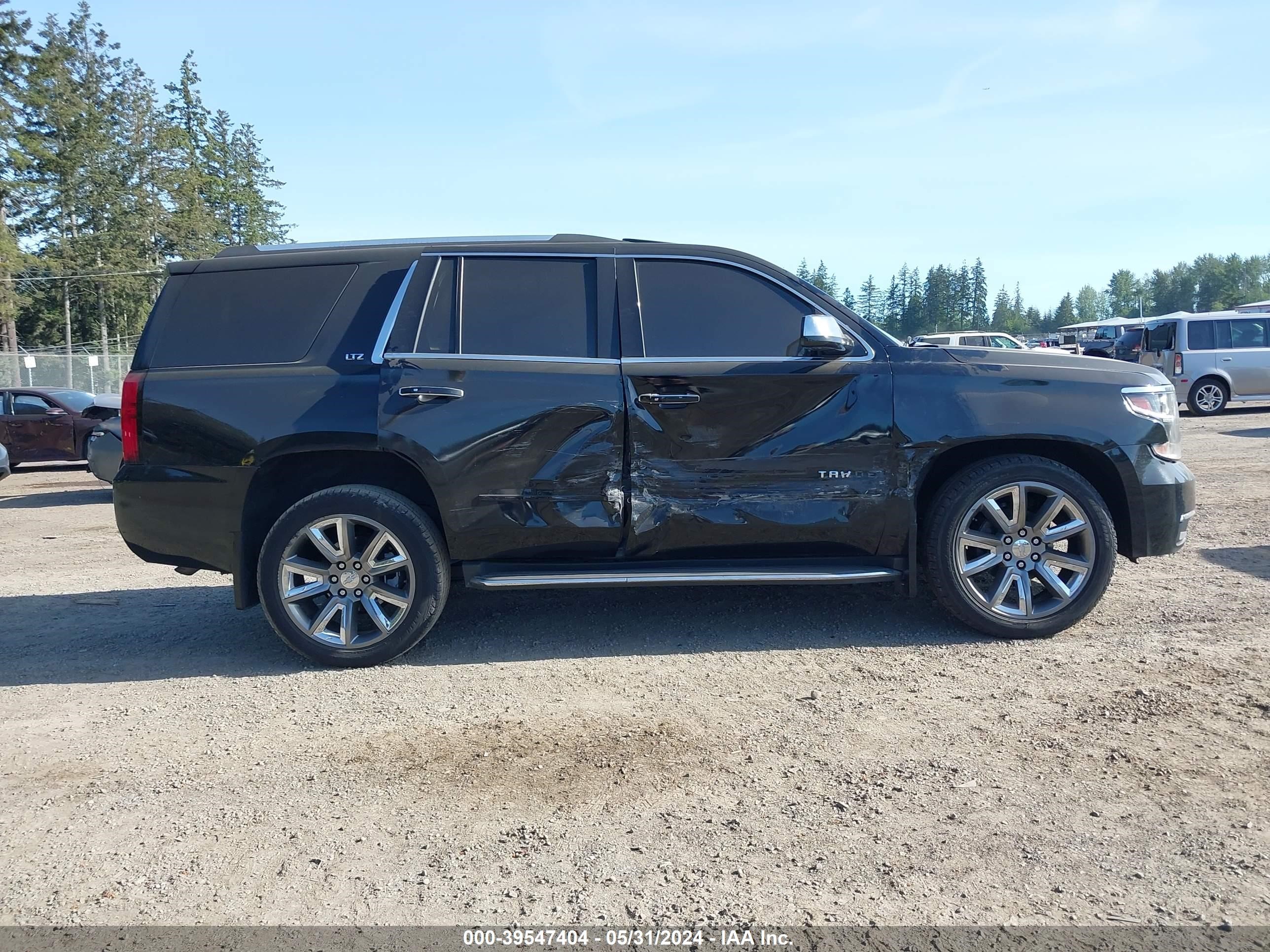 Photo 12 VIN: 1GNSKCKC3FR665630 - CHEVROLET TAHOE 