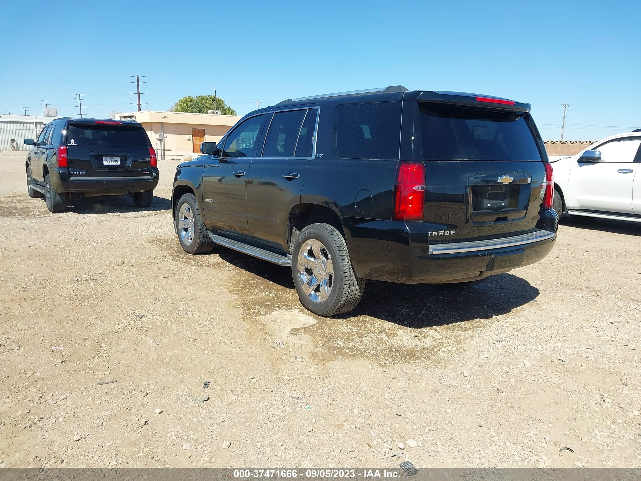 Photo 2 VIN: 1GNSKCKC3GR297595 - CHEVROLET TAHOE 