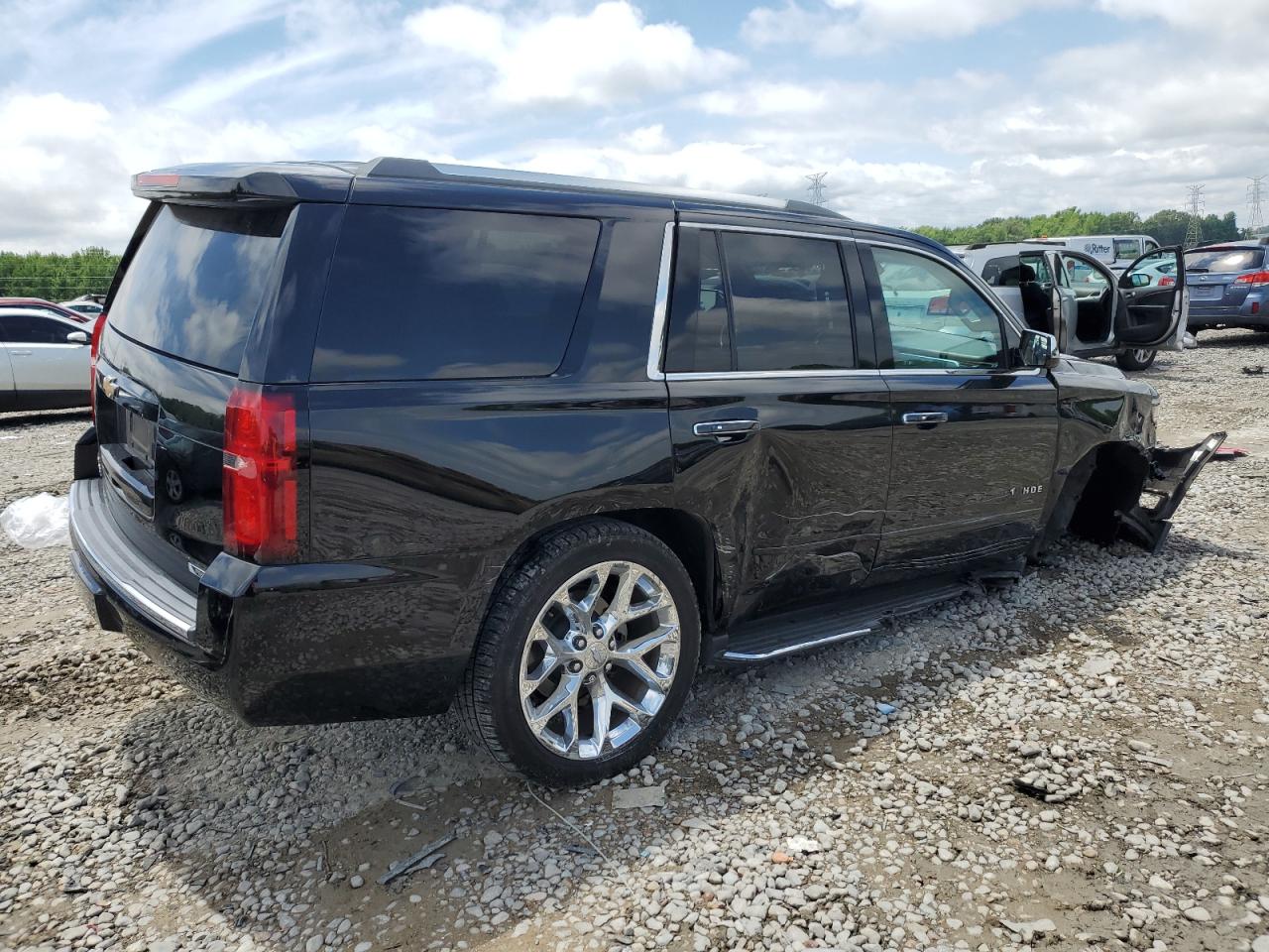 Photo 2 VIN: 1GNSKCKC3JR104529 - CHEVROLET TAHOE 