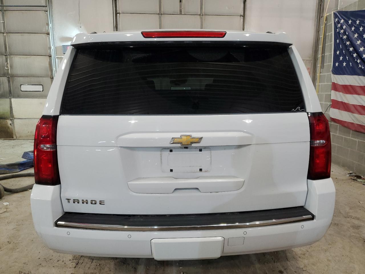 Photo 5 VIN: 1GNSKCKC4GR143509 - CHEVROLET TAHOE 