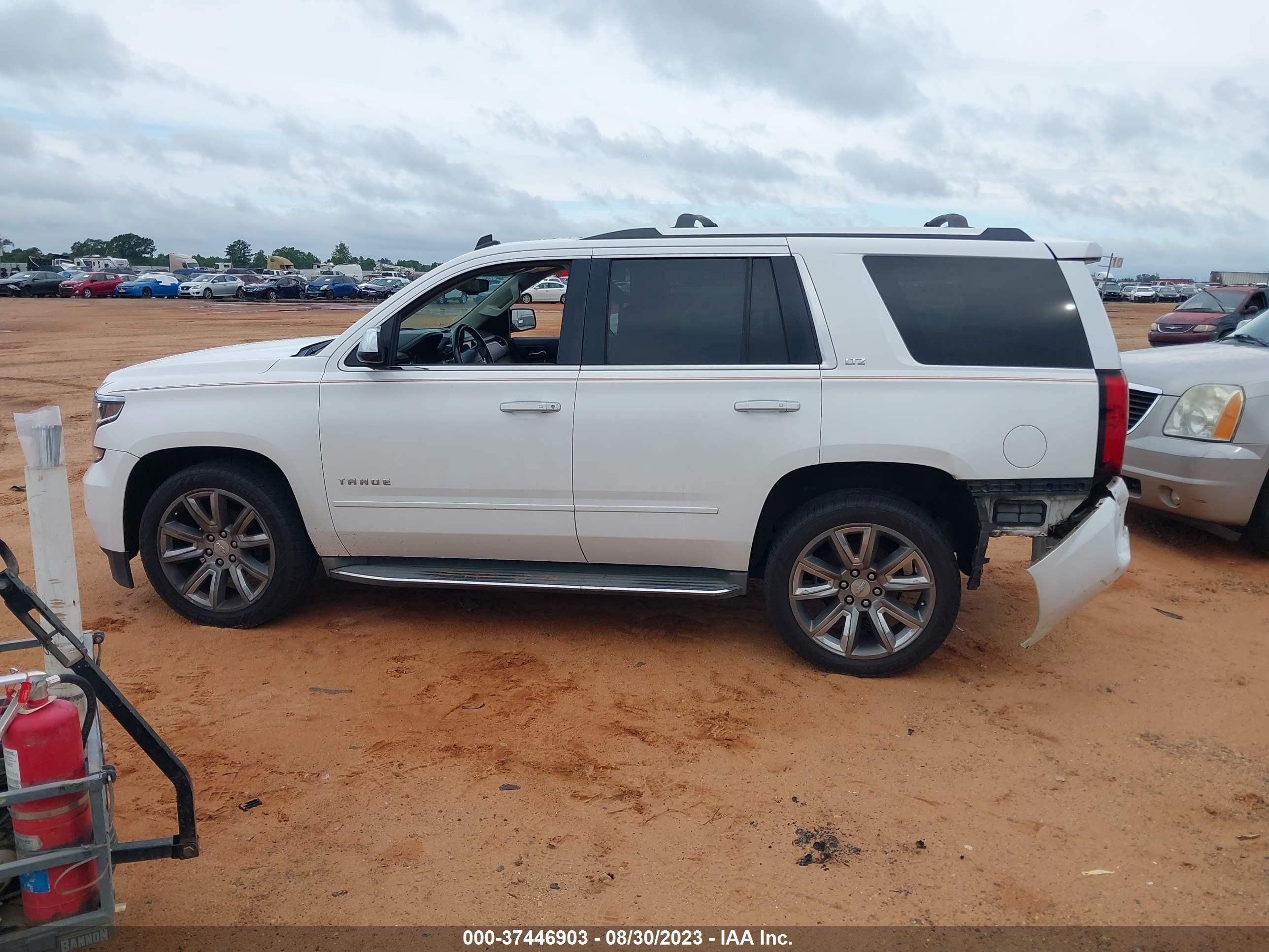 Photo 12 VIN: 1GNSKCKC5FR175738 - CHEVROLET TAHOE 