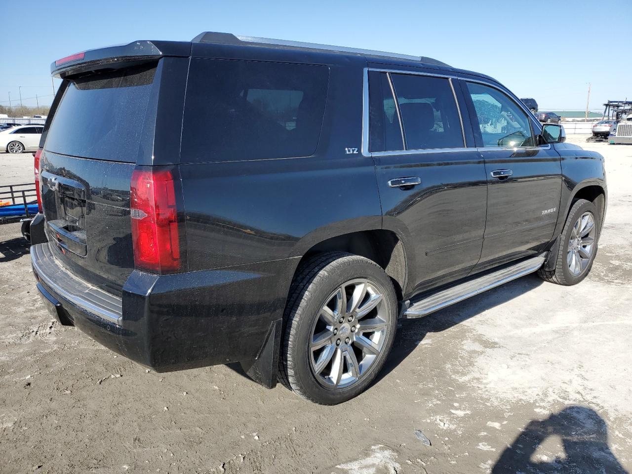 Photo 2 VIN: 1GNSKCKC6FR217656 - CHEVROLET TAHOE 