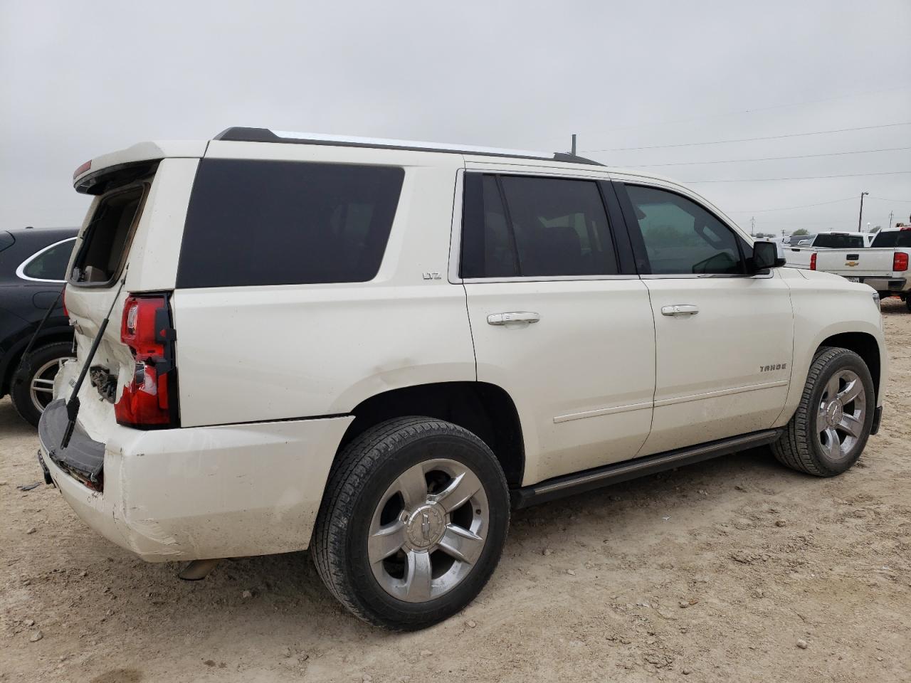 Photo 2 VIN: 1GNSKCKC6FR716327 - CHEVROLET TAHOE 