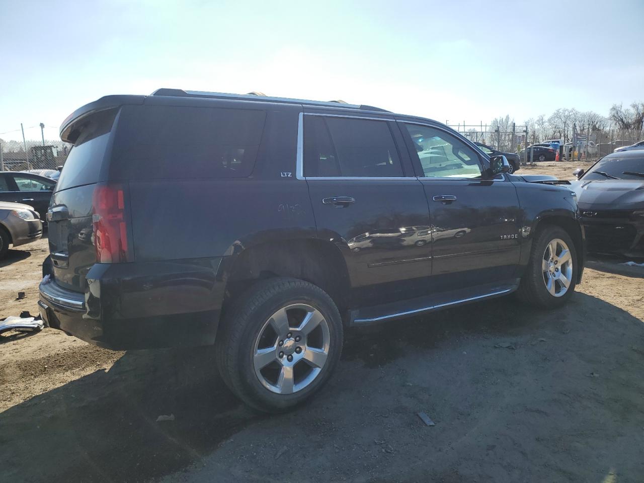 Photo 2 VIN: 1GNSKCKC6GR364285 - CHEVROLET TAHOE 