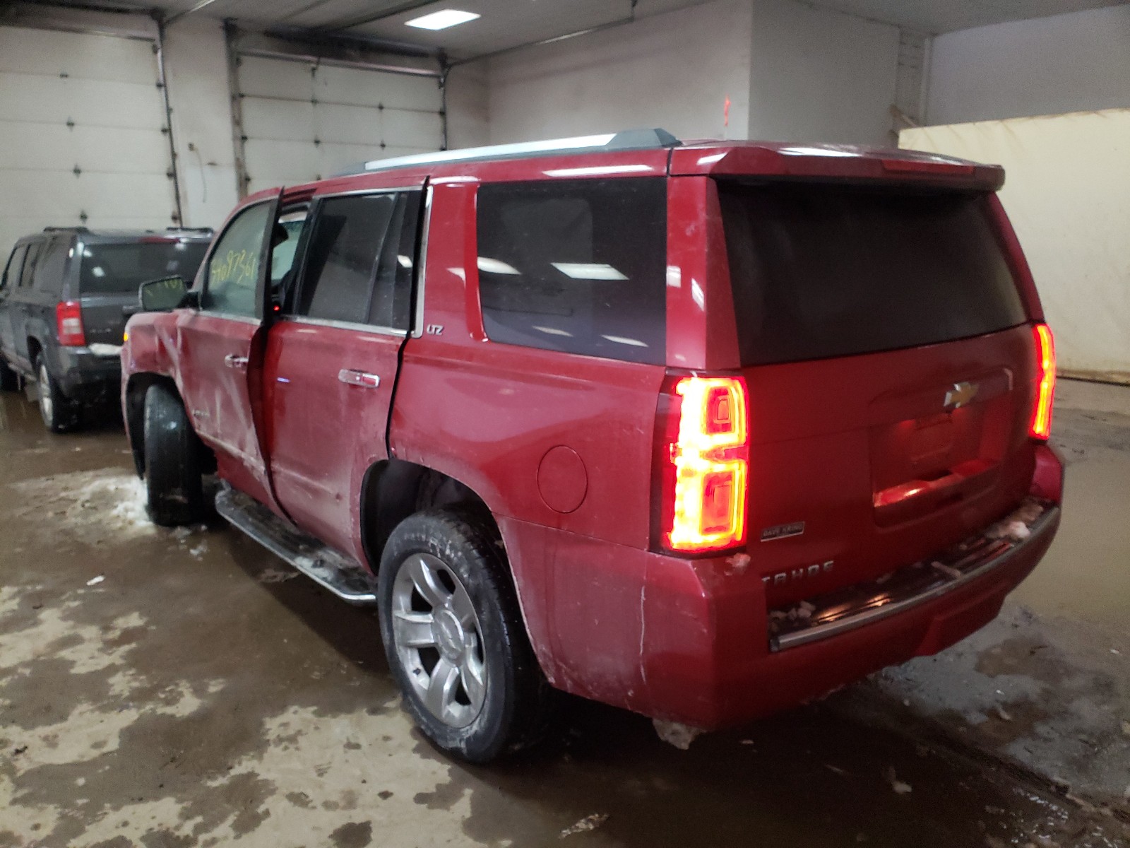 Photo 2 VIN: 1GNSKCKC8FR222633 - CHEVROLET TAHOE K150 