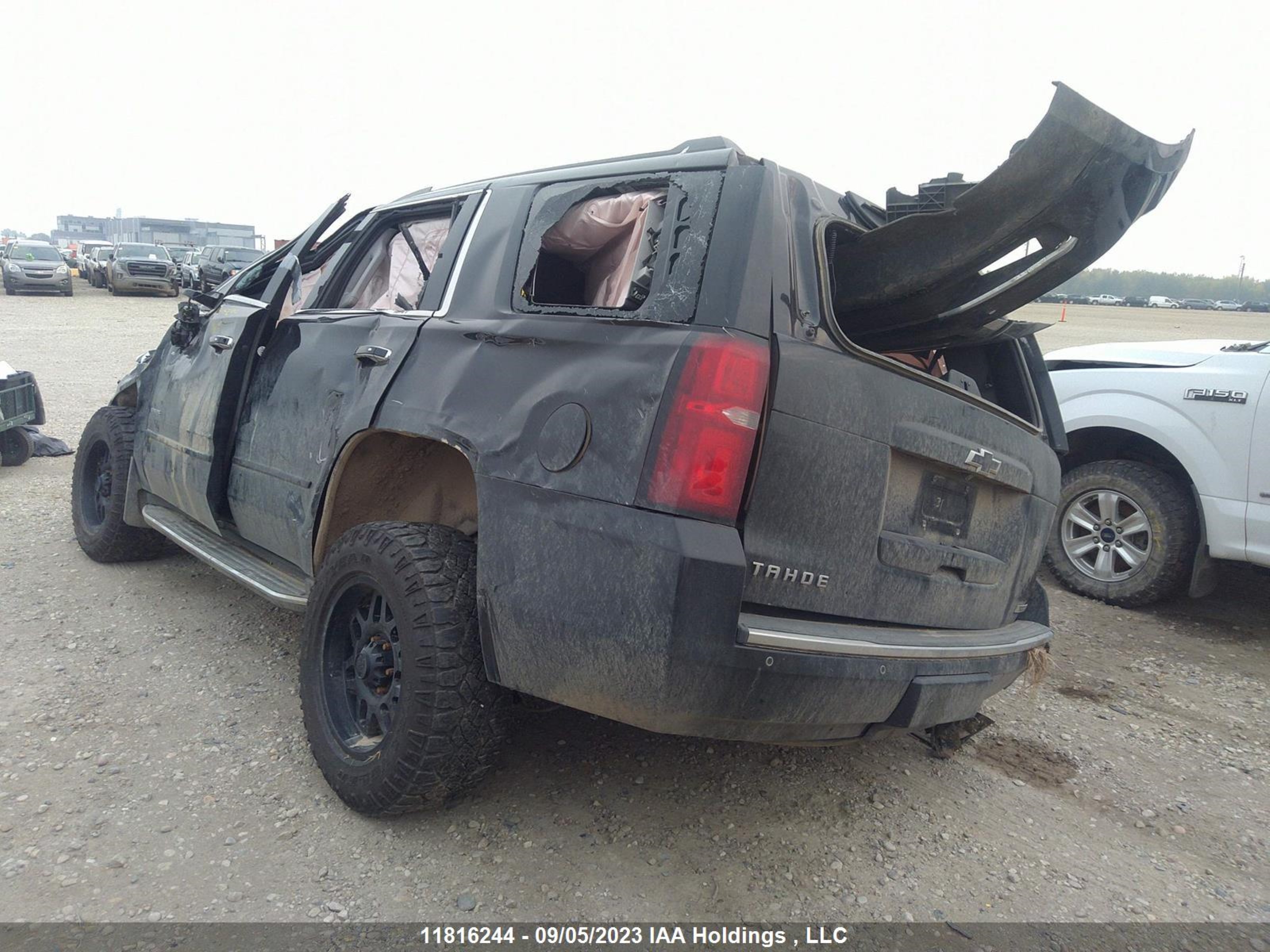 Photo 2 VIN: 1GNSKCKC8HR219637 - CHEVROLET TAHOE 