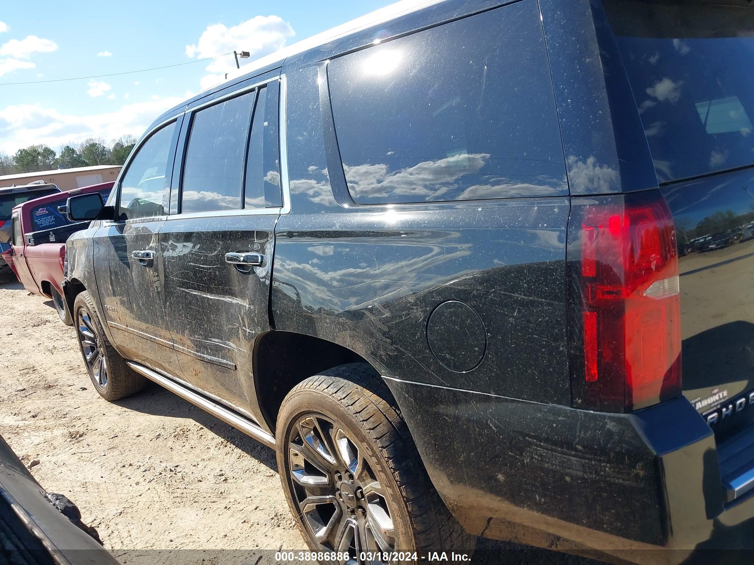 Photo 13 VIN: 1GNSKCKC8JR102498 - CHEVROLET TAHOE 