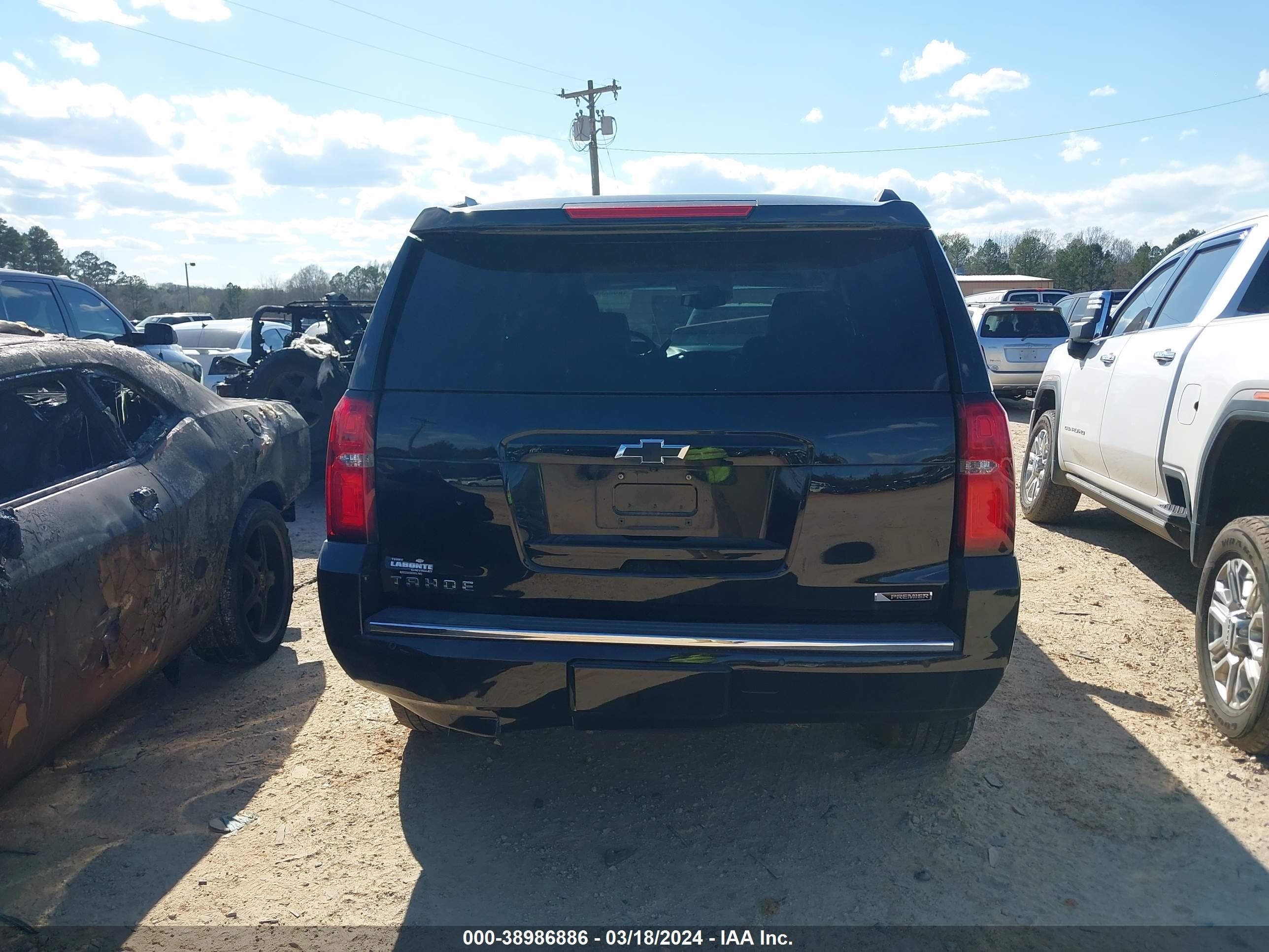 Photo 15 VIN: 1GNSKCKC8JR102498 - CHEVROLET TAHOE 