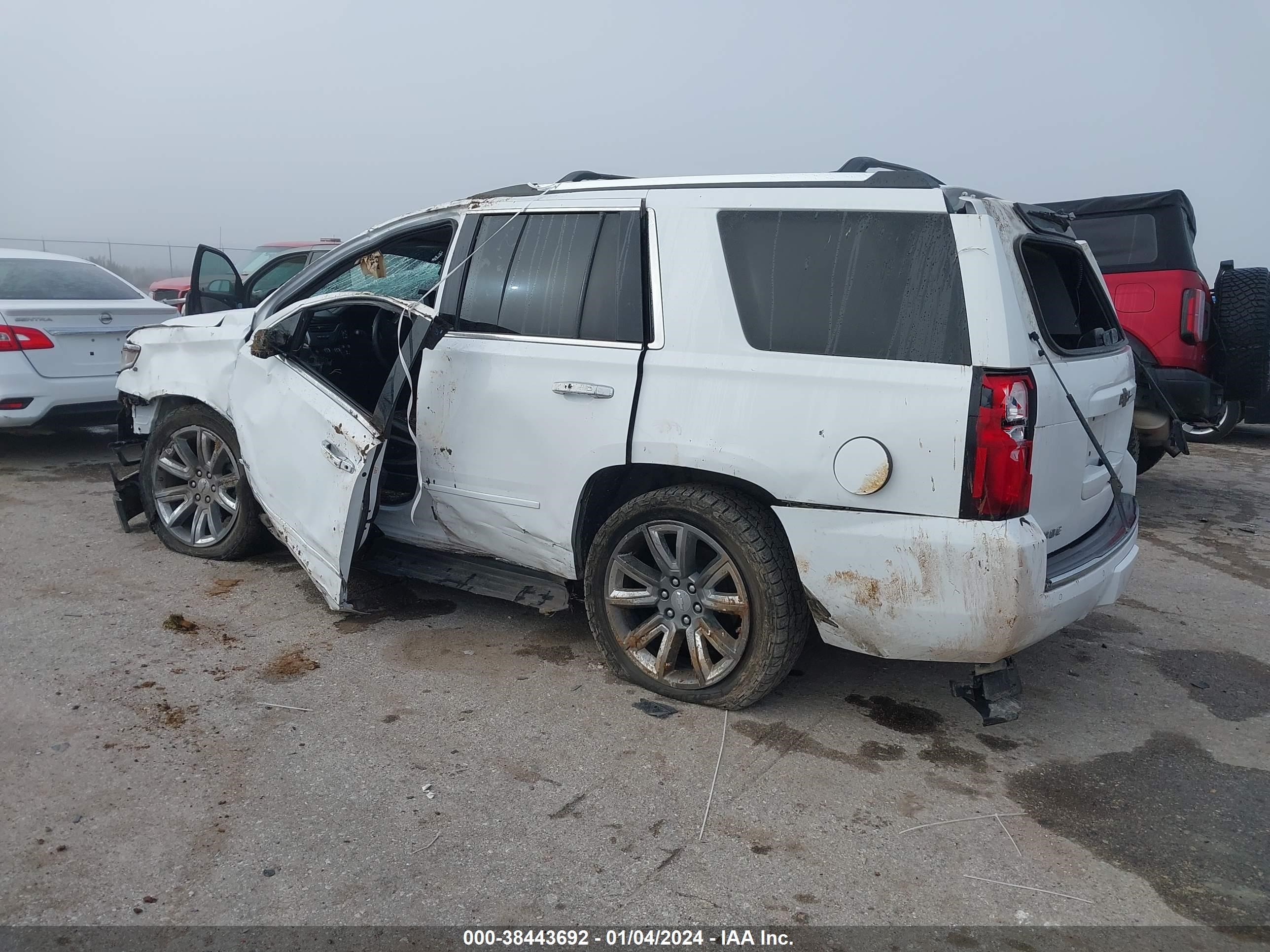 Photo 2 VIN: 1GNSKCKC8JR198472 - CHEVROLET TAHOE 