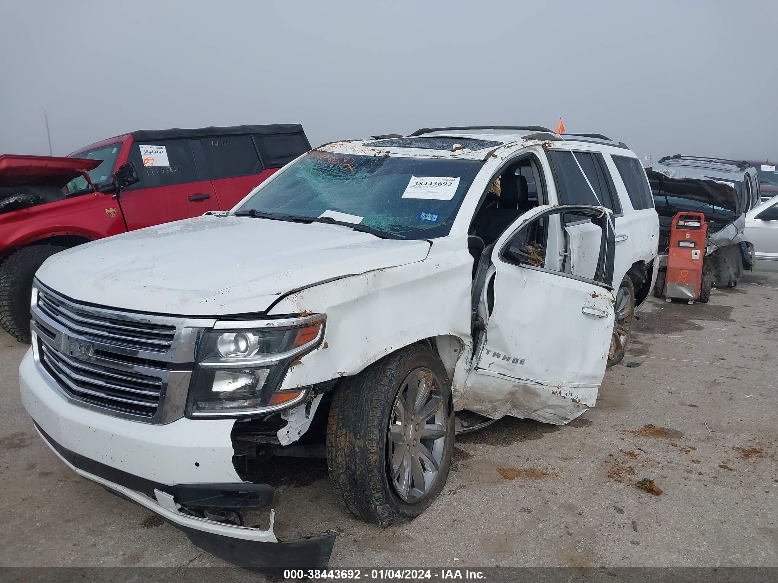 Photo 5 VIN: 1GNSKCKC8JR198472 - CHEVROLET TAHOE 