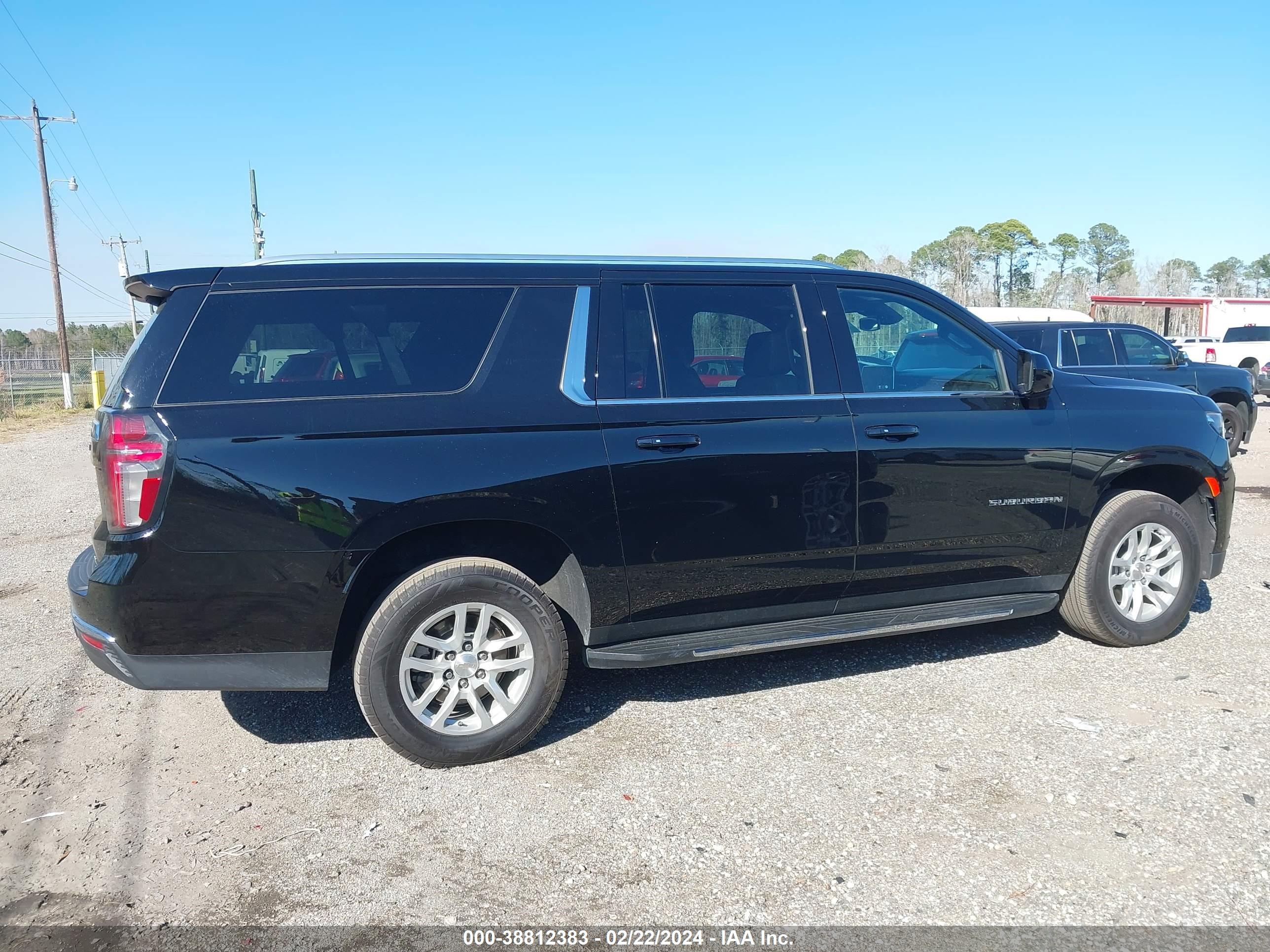 Photo 12 VIN: 1GNSKCKD3PR351356 - CHEVROLET SUBURBAN 