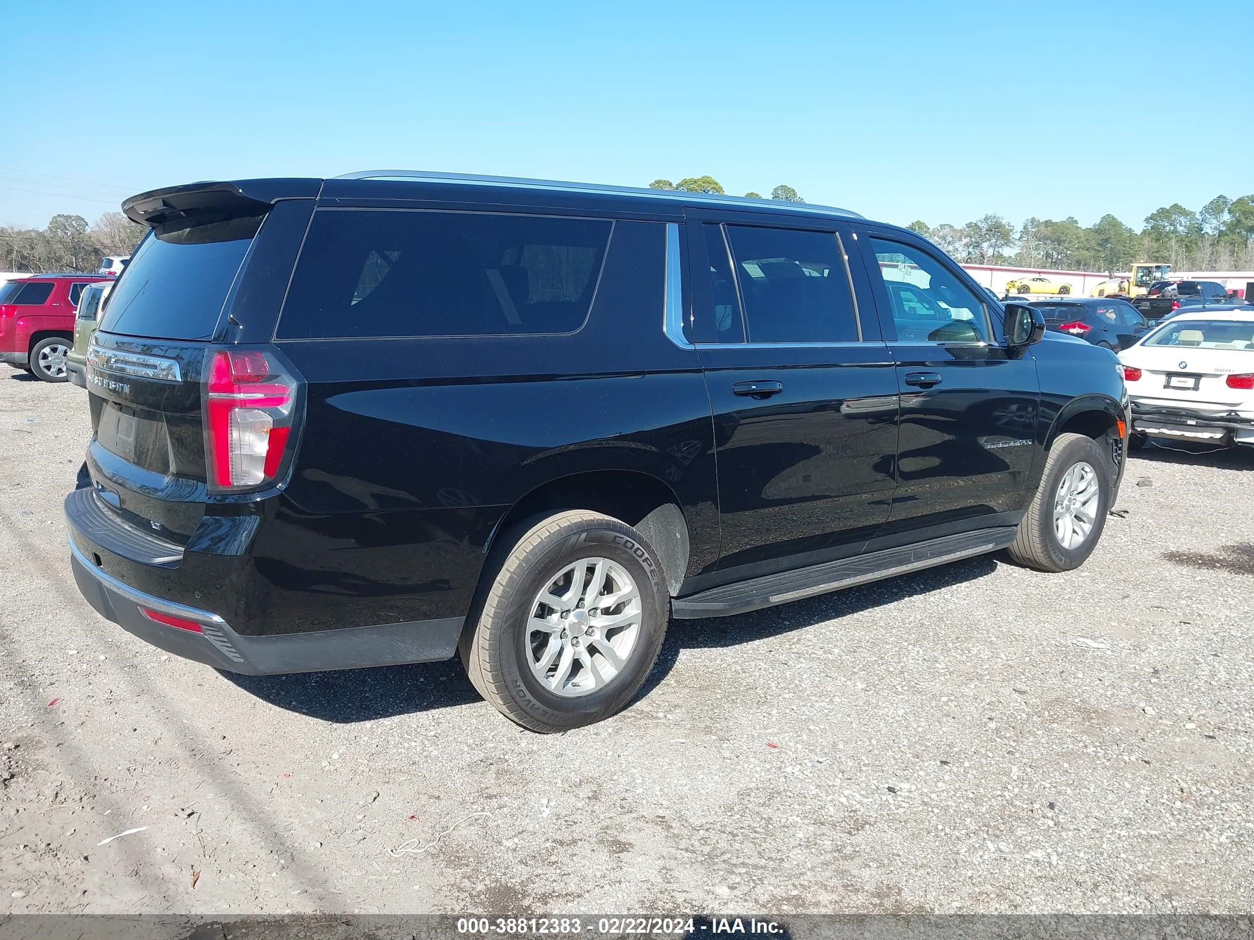 Photo 3 VIN: 1GNSKCKD3PR351356 - CHEVROLET SUBURBAN 