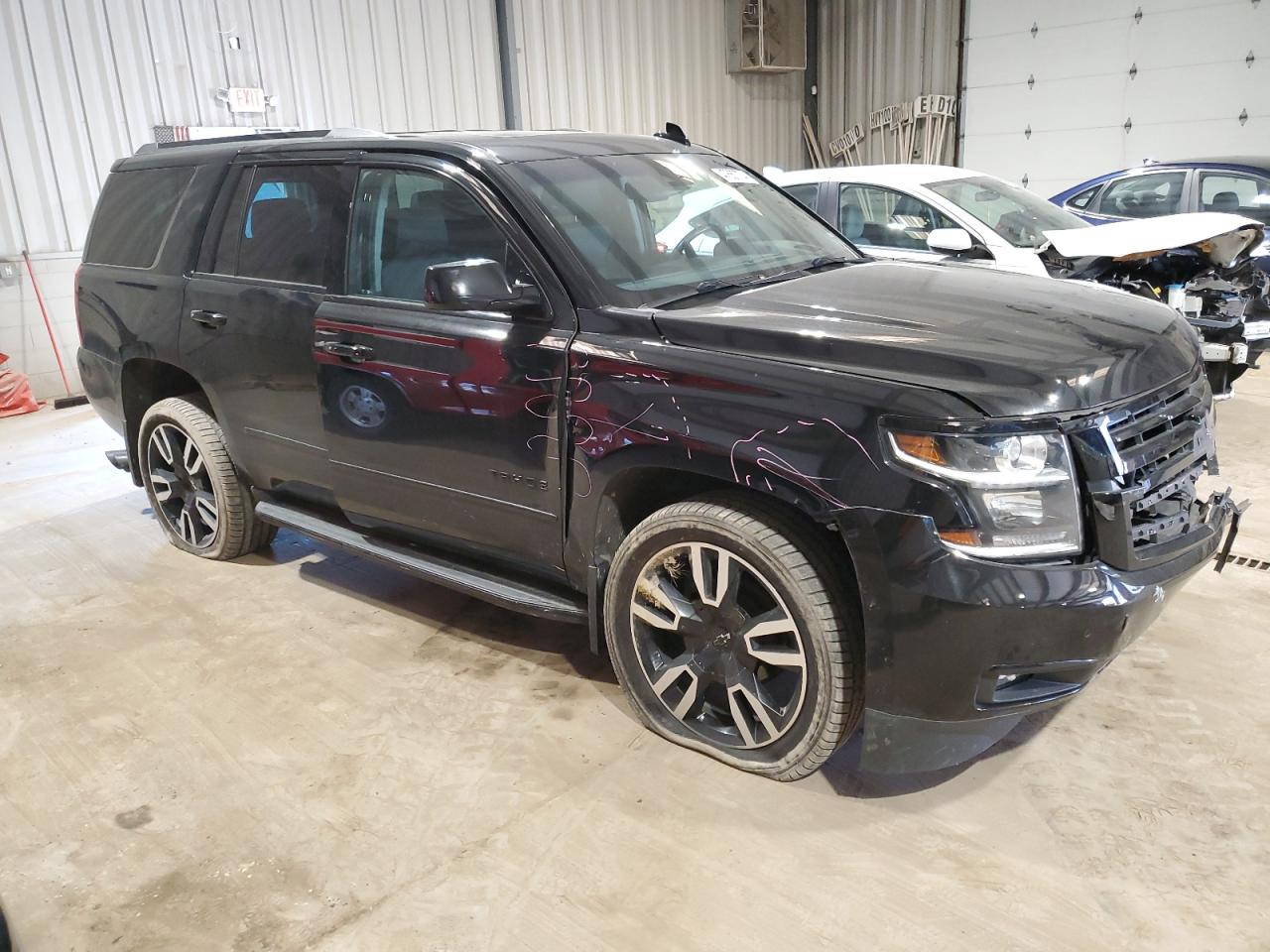 Photo 3 VIN: 1GNSKCKJ4JR288877 - CHEVROLET TAHOE 