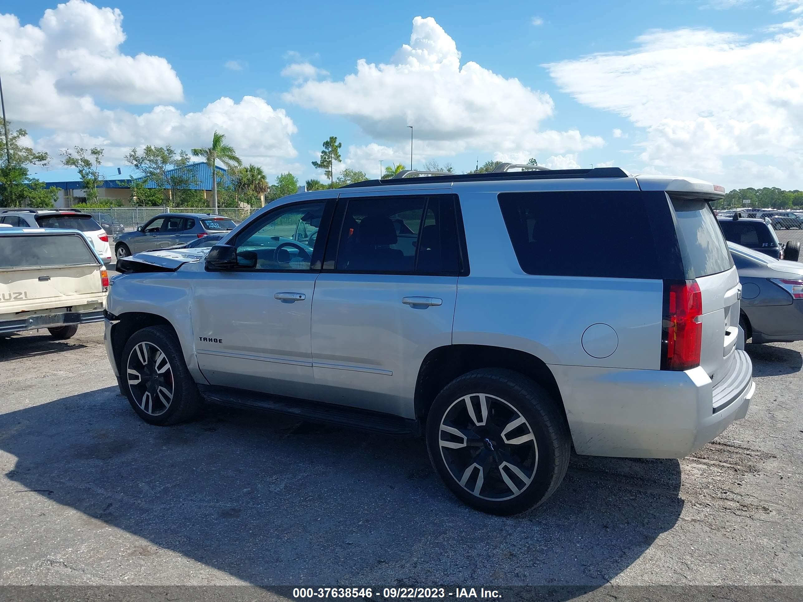 Photo 13 VIN: 1GNSKCKJ4JR396920 - CHEVROLET TAHOE 