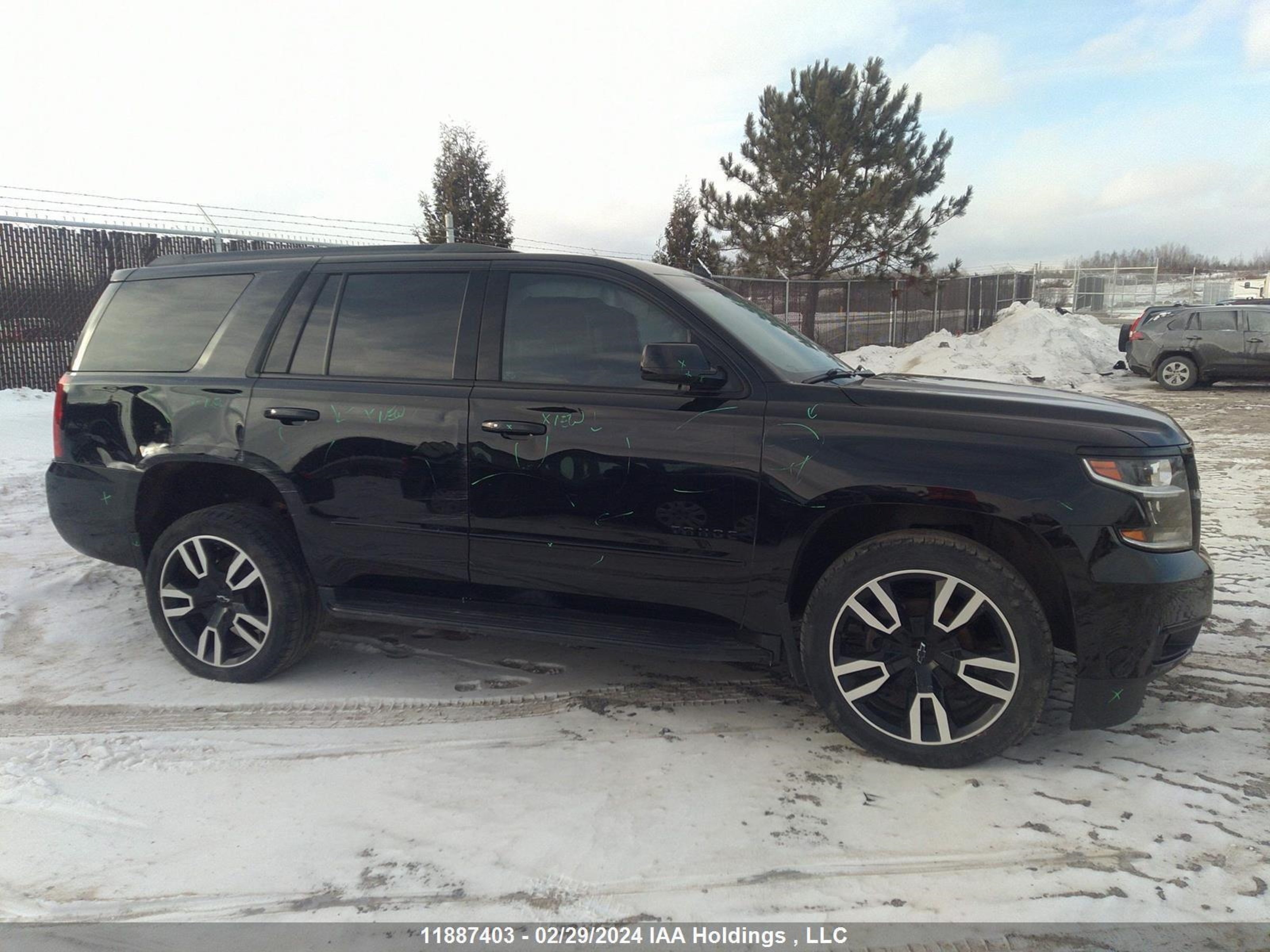 Photo 11 VIN: 1GNSKCKJ4KR120139 - CHEVROLET TAHOE 